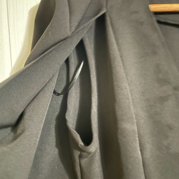 Ivory & Chain Black Caped Jumpsuit NWT - Picture 3 of 10